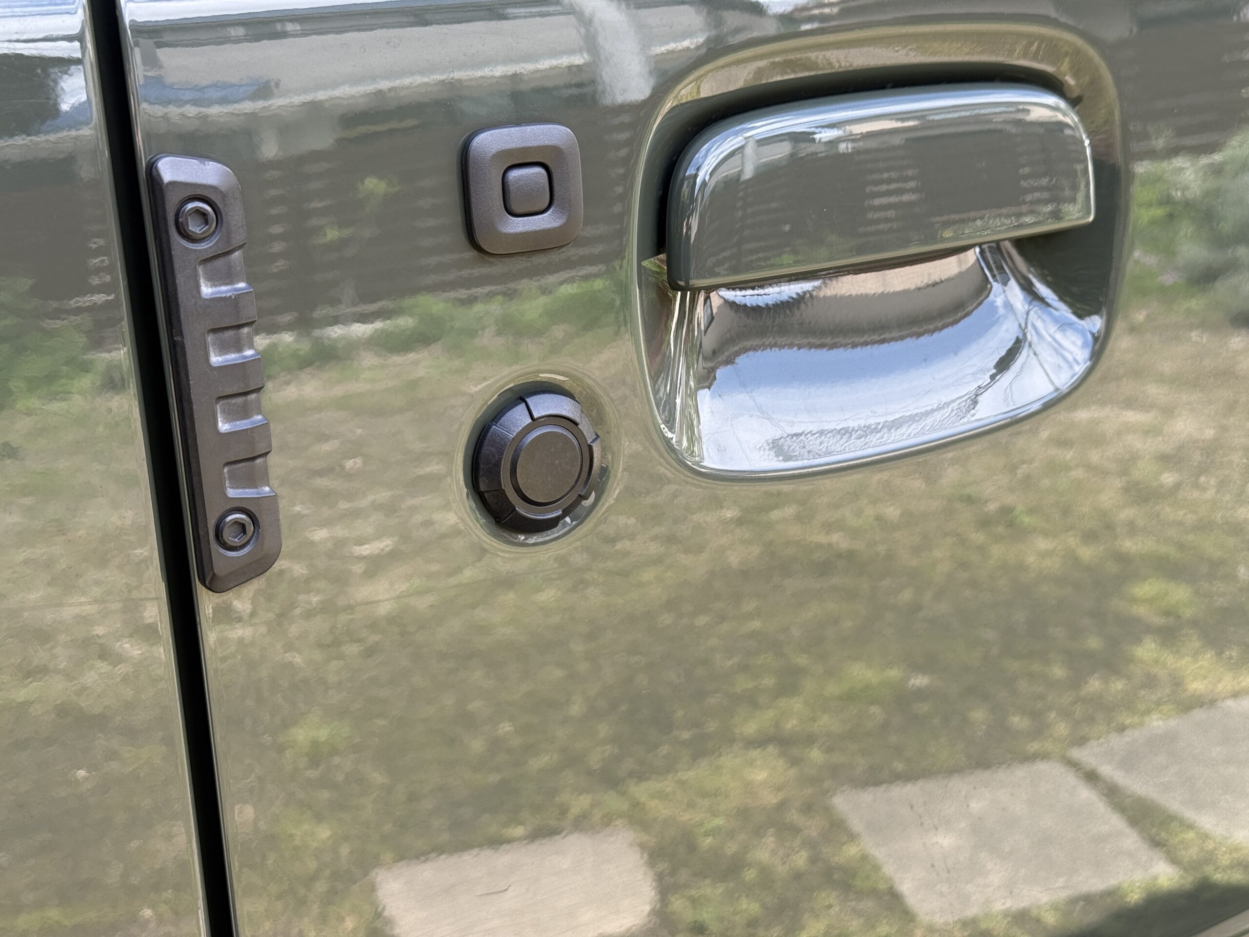 光産業(EXEA) 車種専用品 ジムニー専用キーホールカバータフネスをつけたジムニー