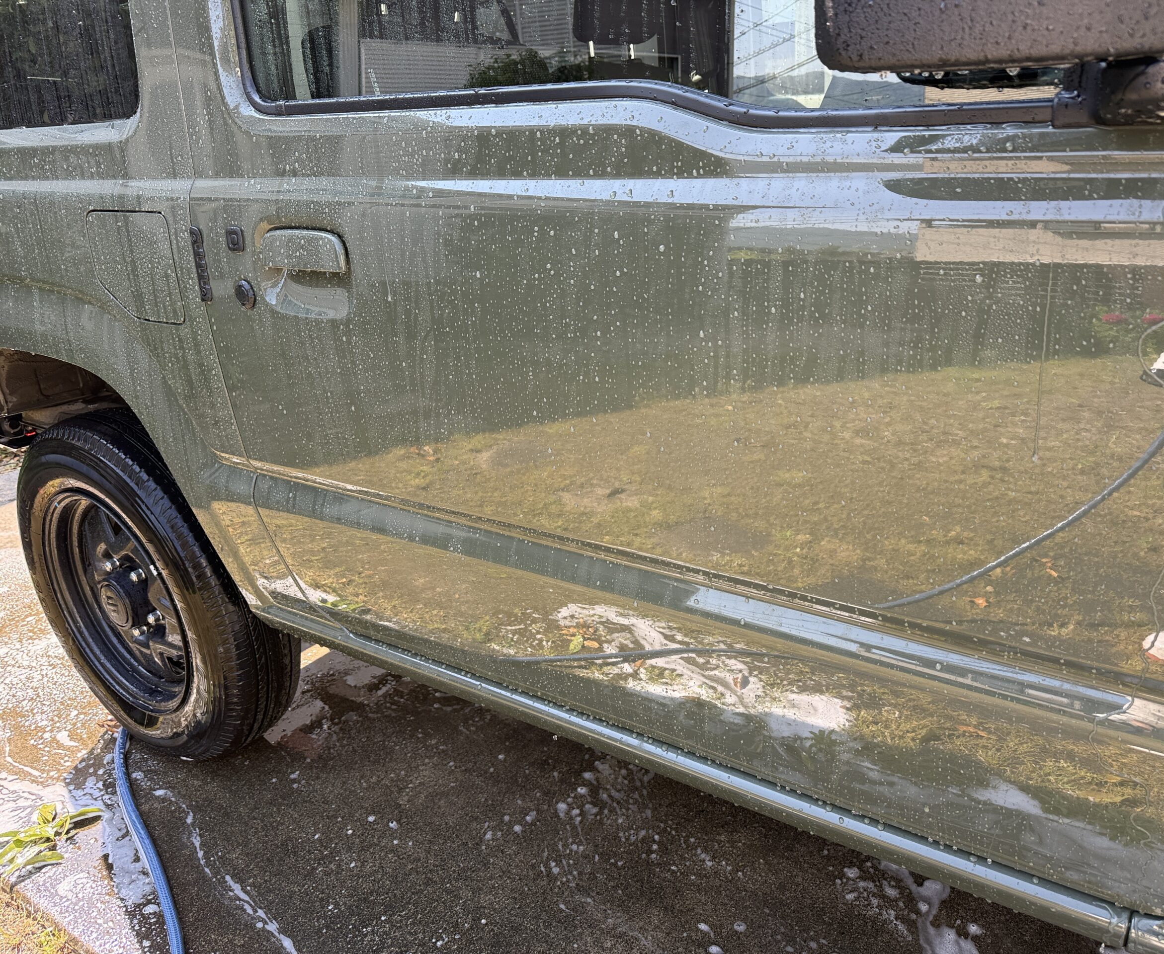 洗車中のジムニー