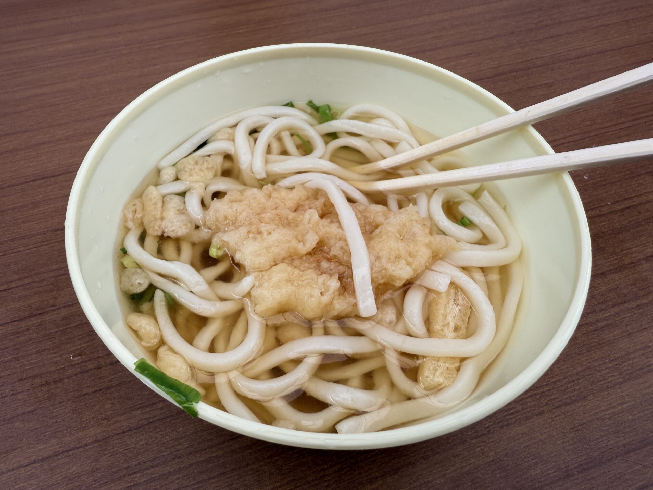 福原商店のレトロ自販機のうどん