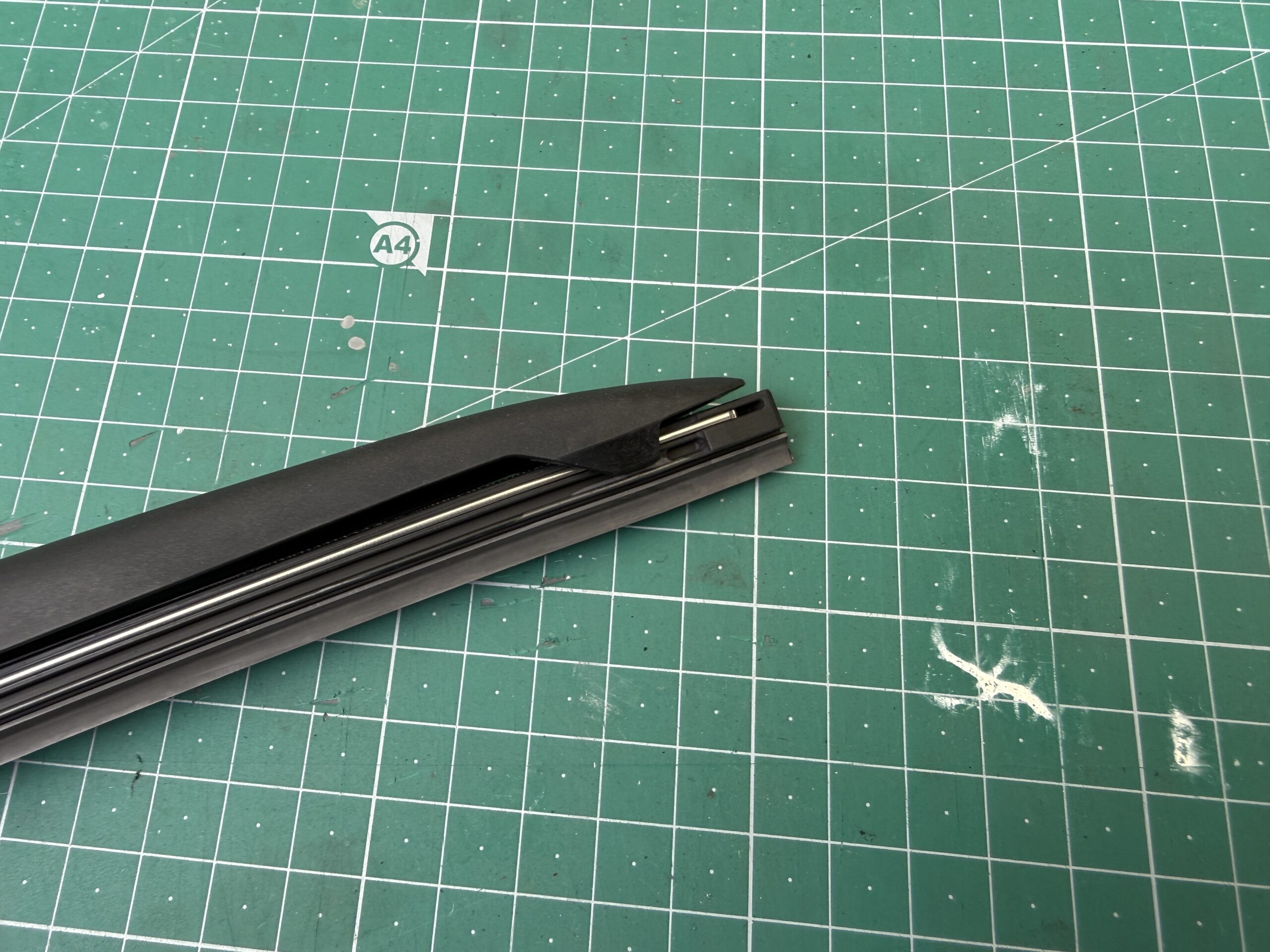 ワイパーブレードのロック部分