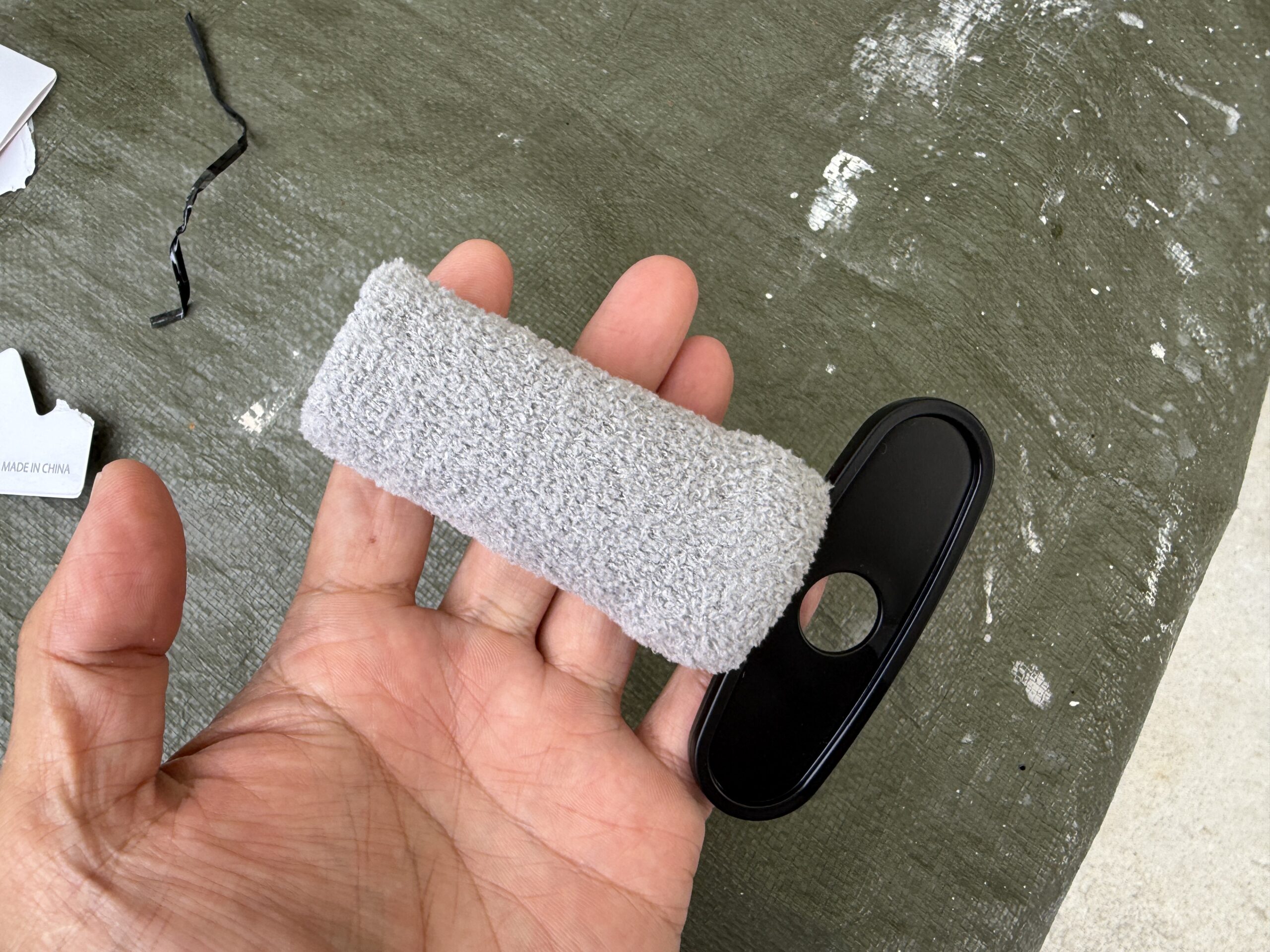 ネジ巻き型ホイールナット洗浄と左手