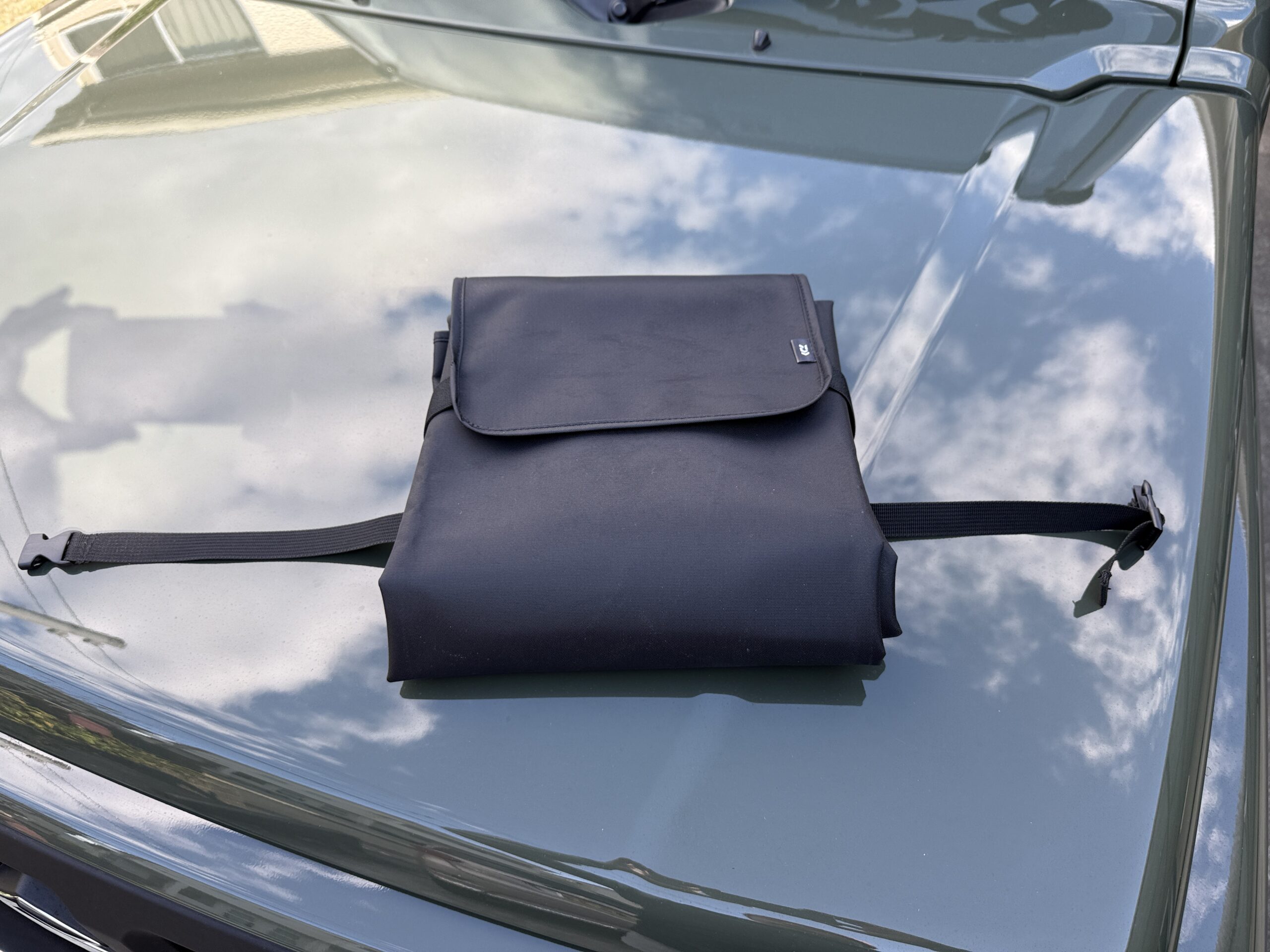 さらに折り畳んだシートカバー