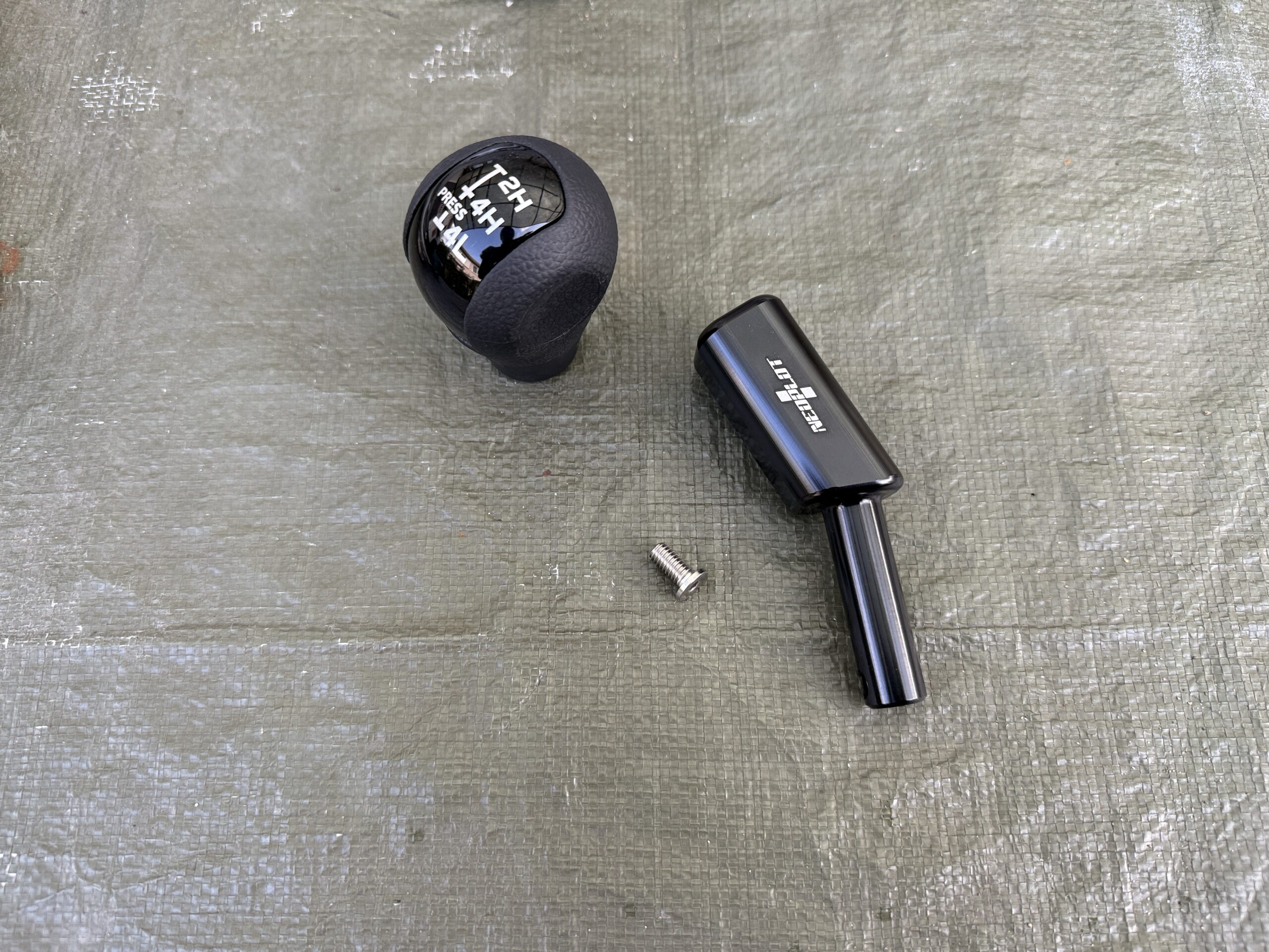 トランスファーノブエクステンションとジムニーの純正シフトノブ