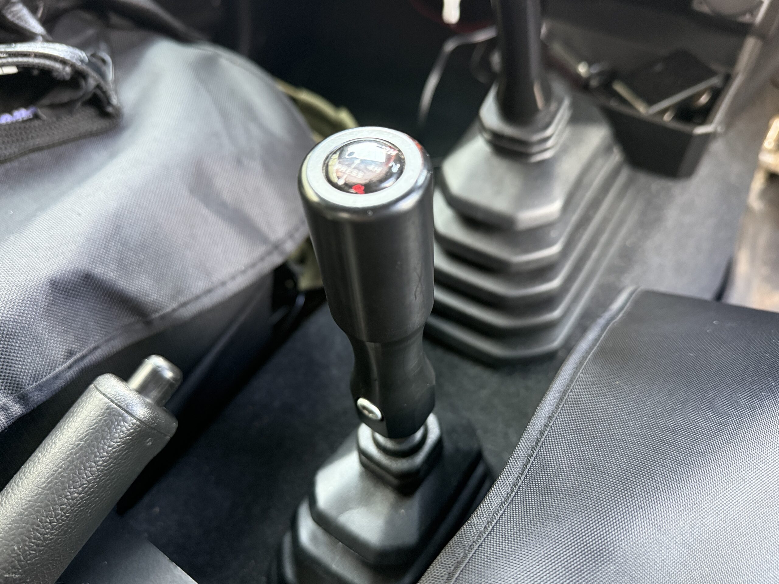 ジムニーにつけたケイプロダクツのトランスファーのノブ