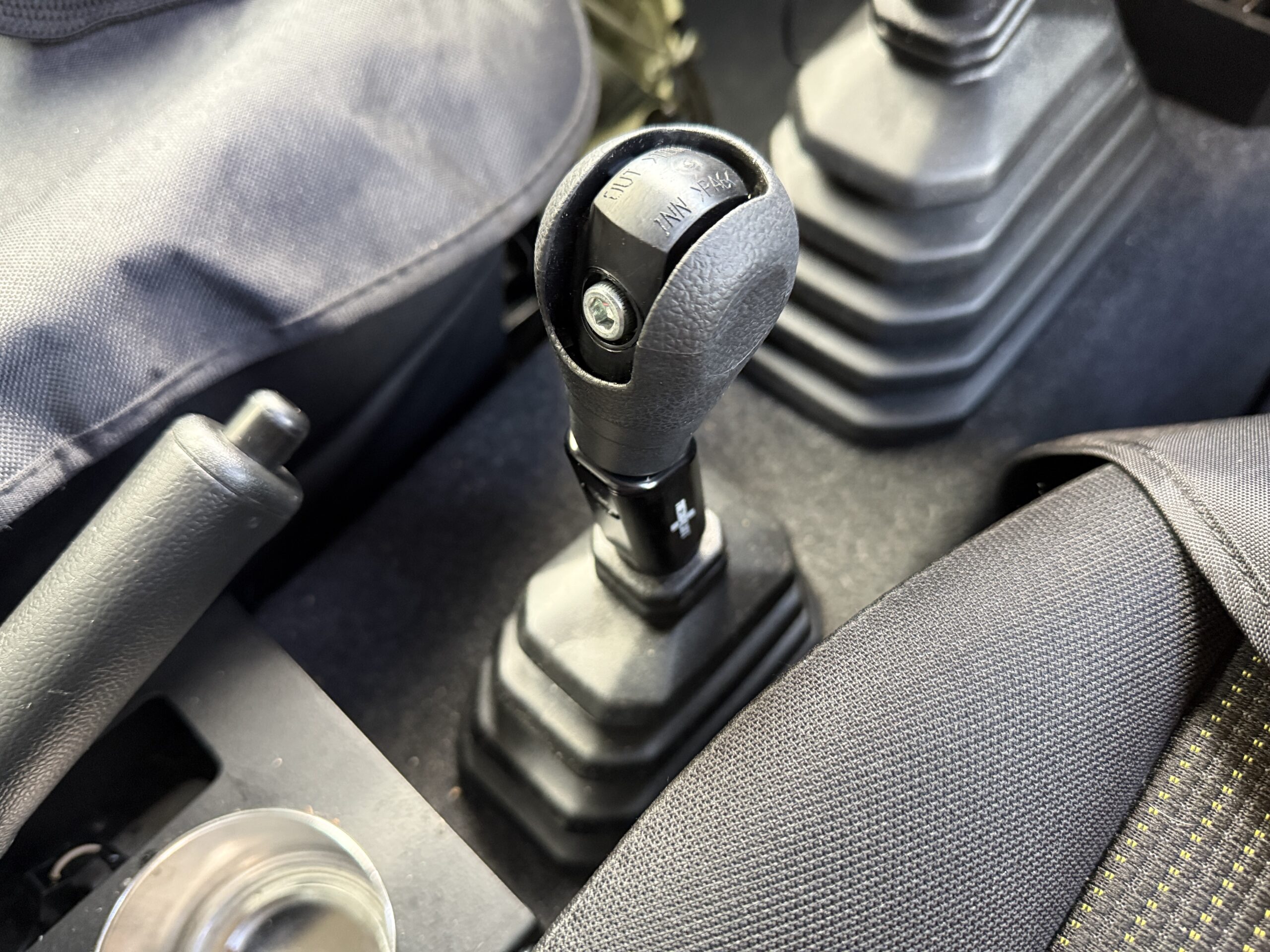 トランスファーノブエクステンションにジムニーの純正シフトノブを付けた状態