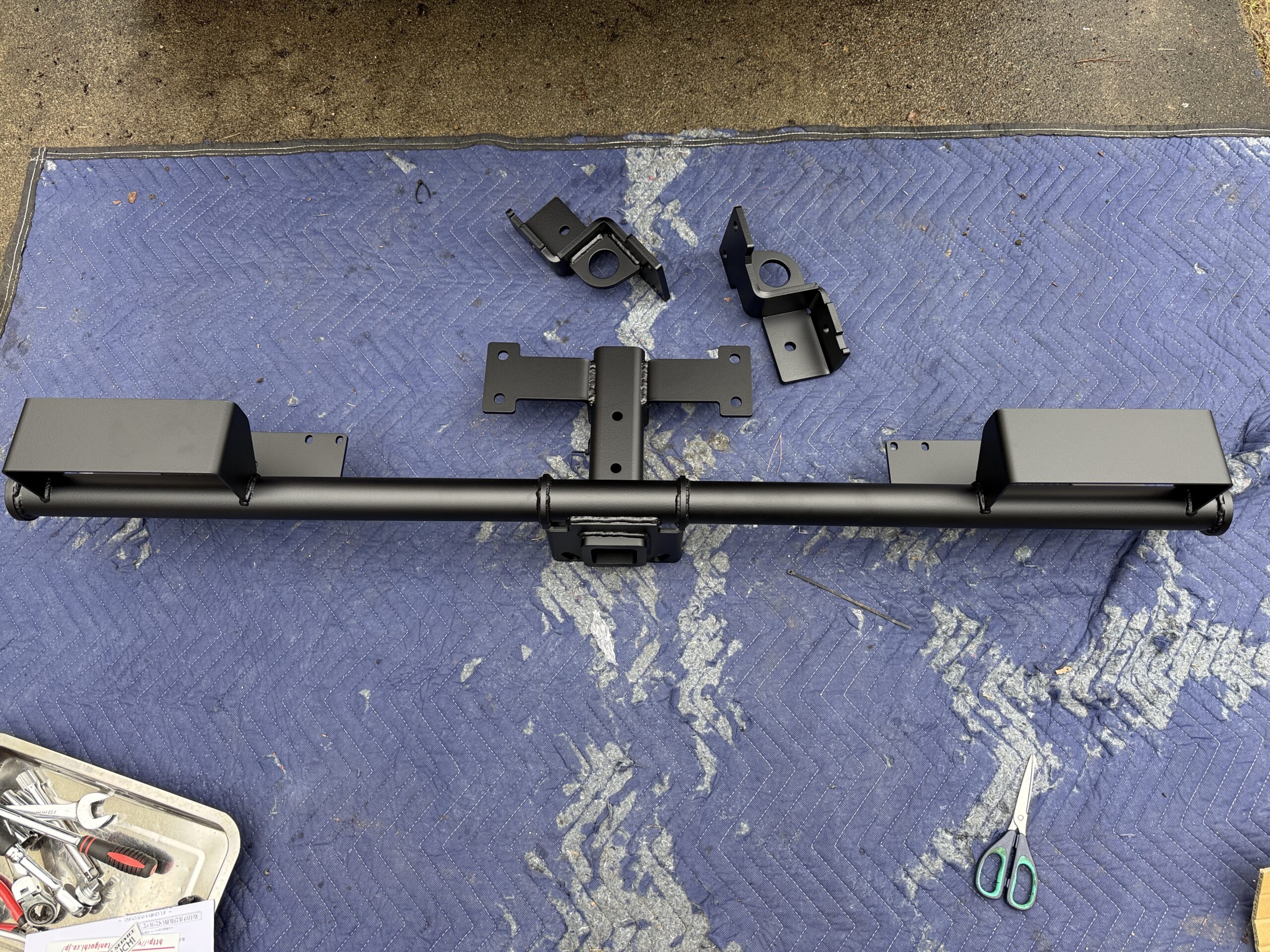 タニグチの新品のヒッチ付きリアバンパー