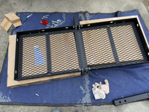 ボルトを組んだ状態のヒッチキャリア