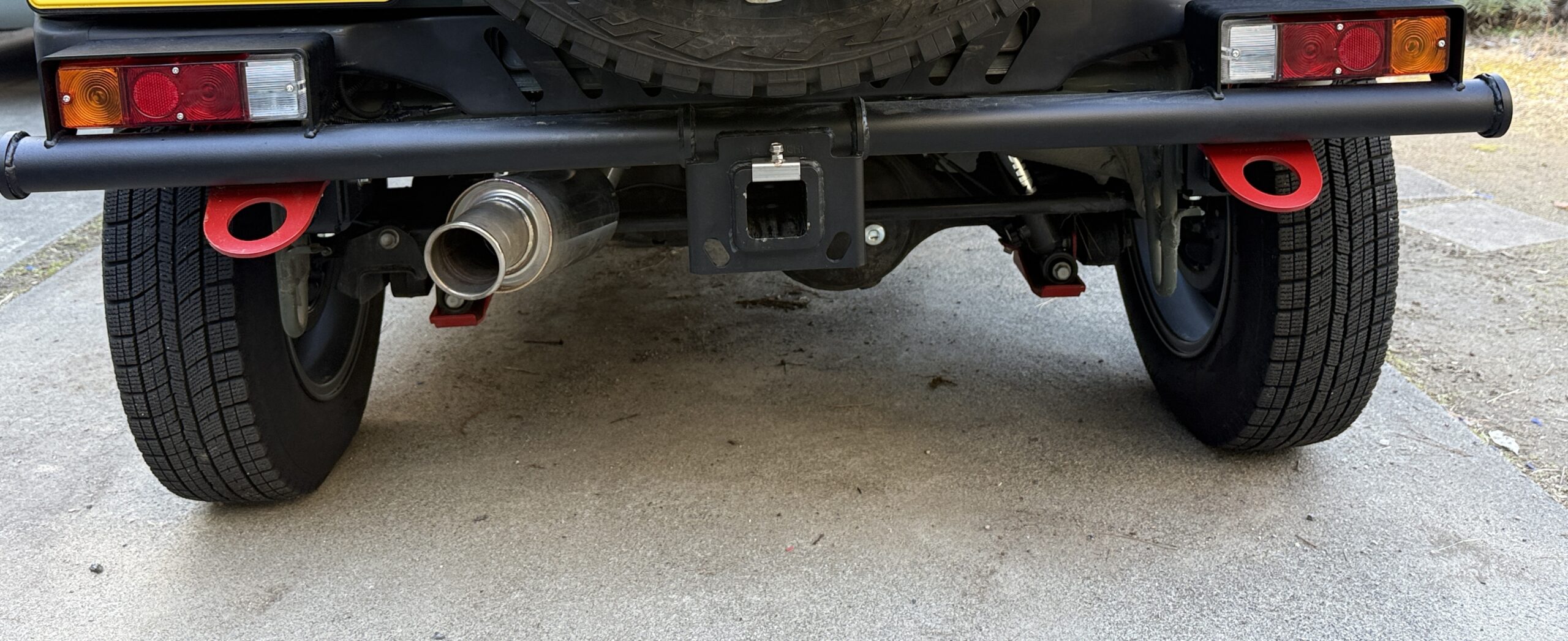 ヒッチキャリアを外した状態のタニグチのヒッチ付きリアバンパー
