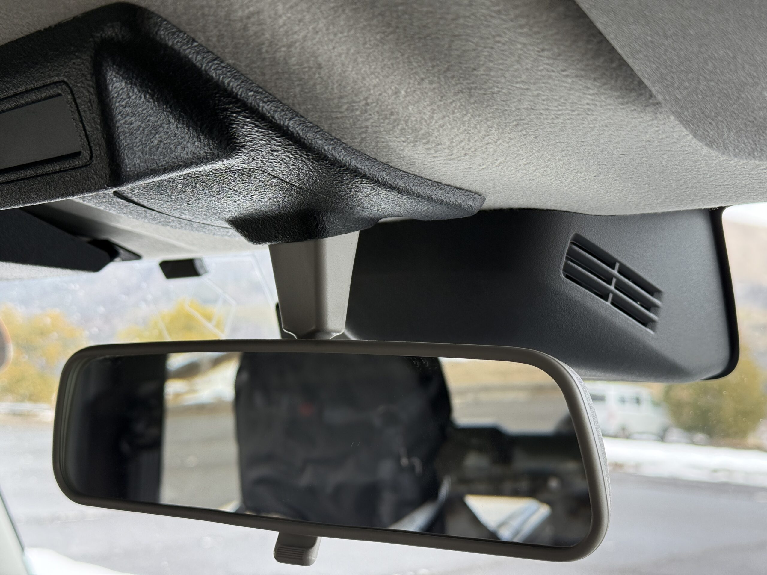 ジムニーに付けた三菱D2のルームミラー