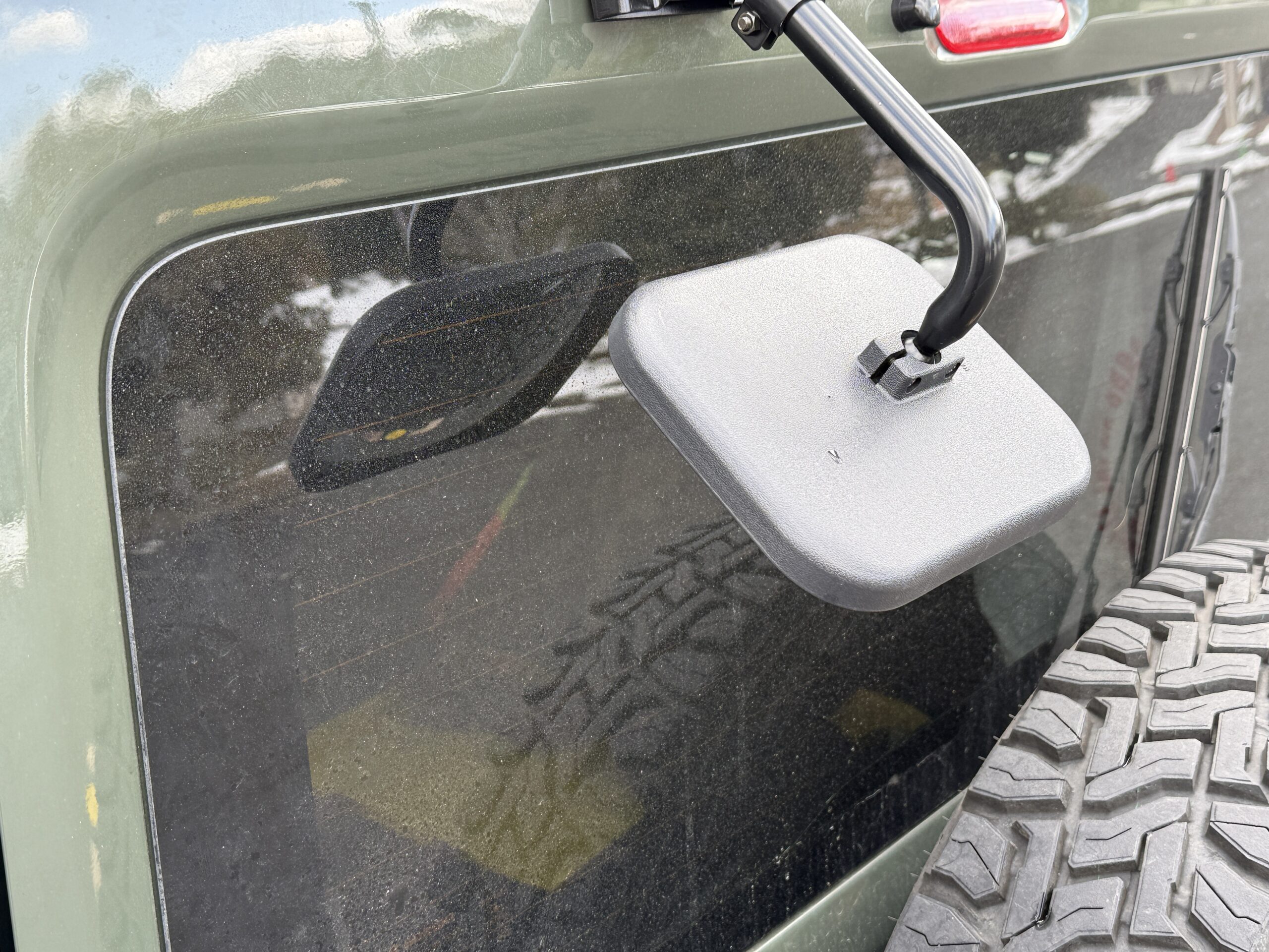 ジムニーに取り付けた信栄物産 RX-14K リア用アンダーミラーを後ろから