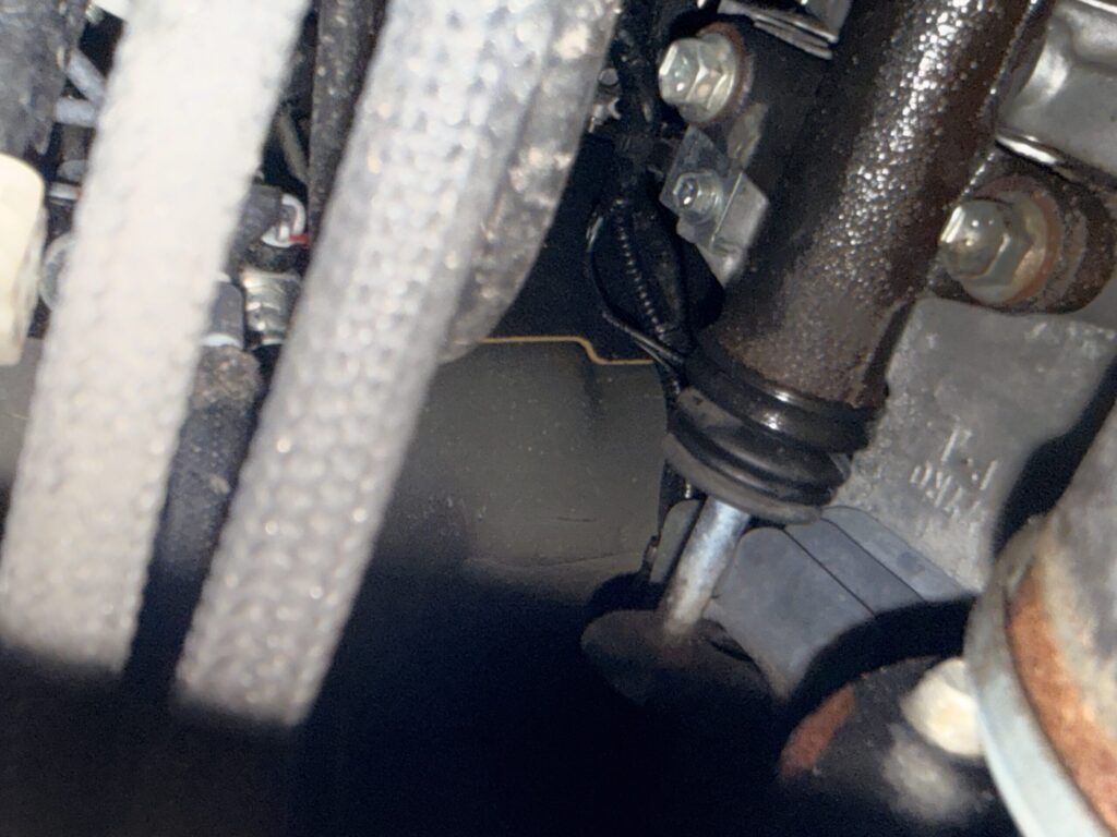 ミッション横のレリーズシリンダー