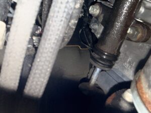 ミッション横のレリーズシリンダー