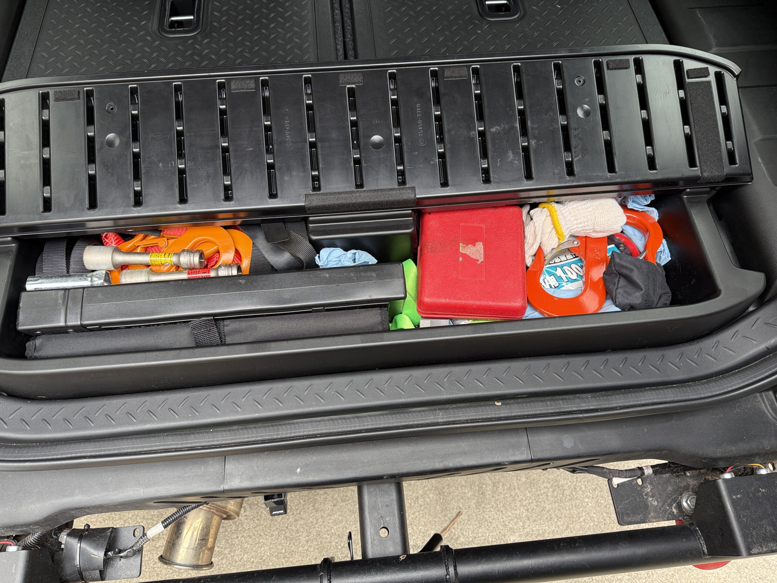 ラゲッジボックスの中身