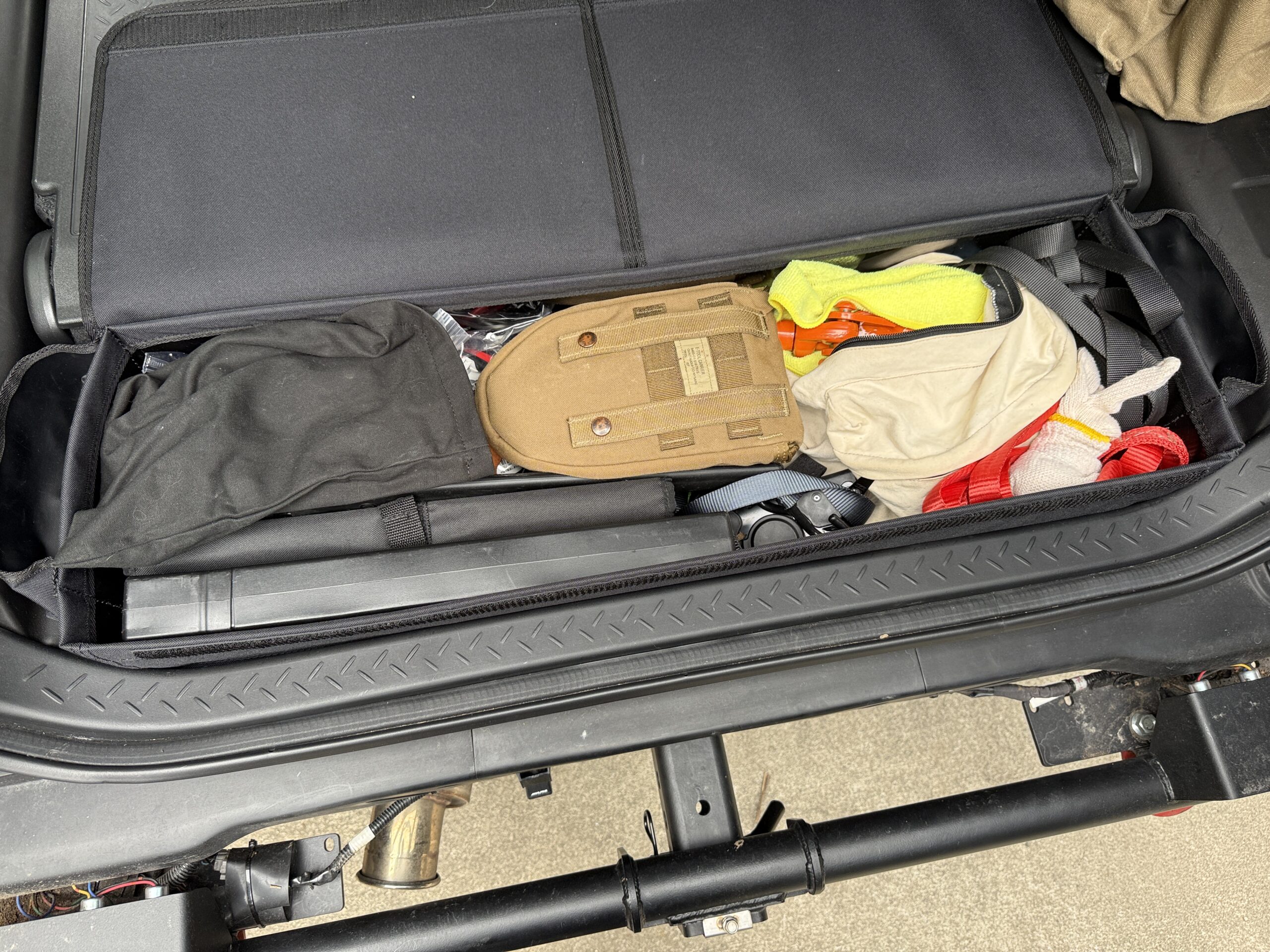 荷室フラットソフトボックスにギリギリまで入れ込んだ