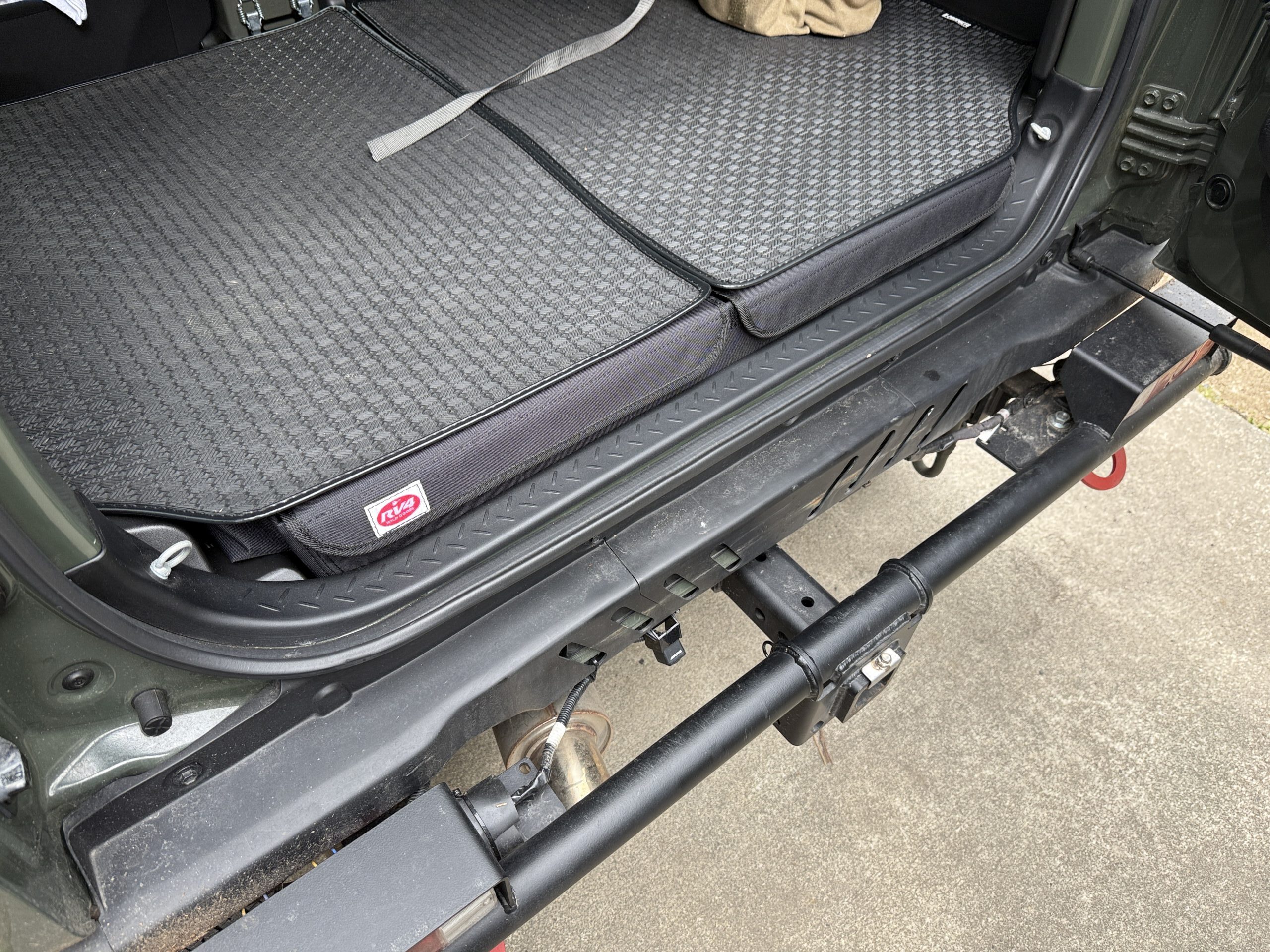 荷室フラットソフトボックスにケイプロダクツのシートを引いた