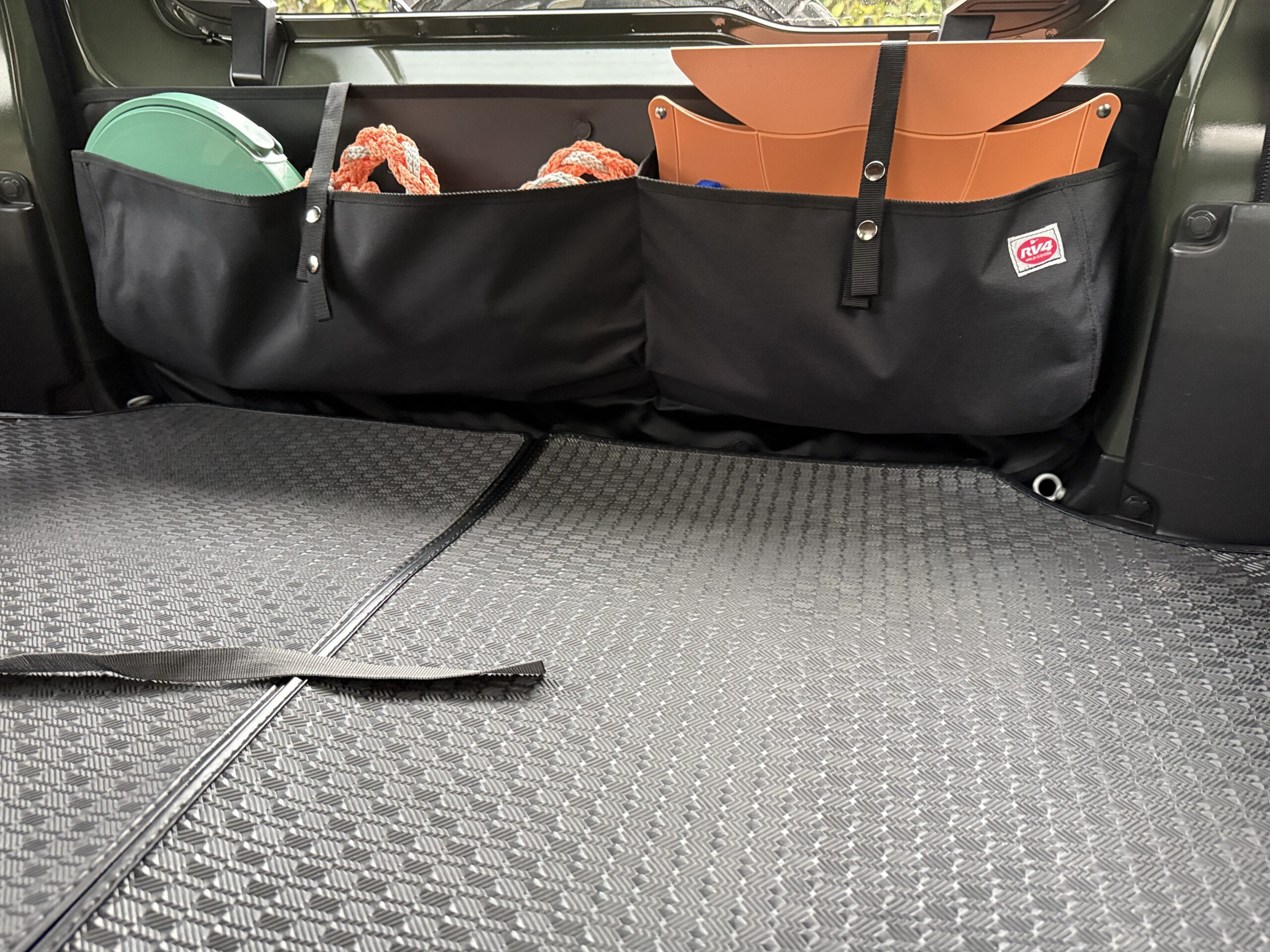 荷室フラットソフトボックスを付けた状態で室内から撮影