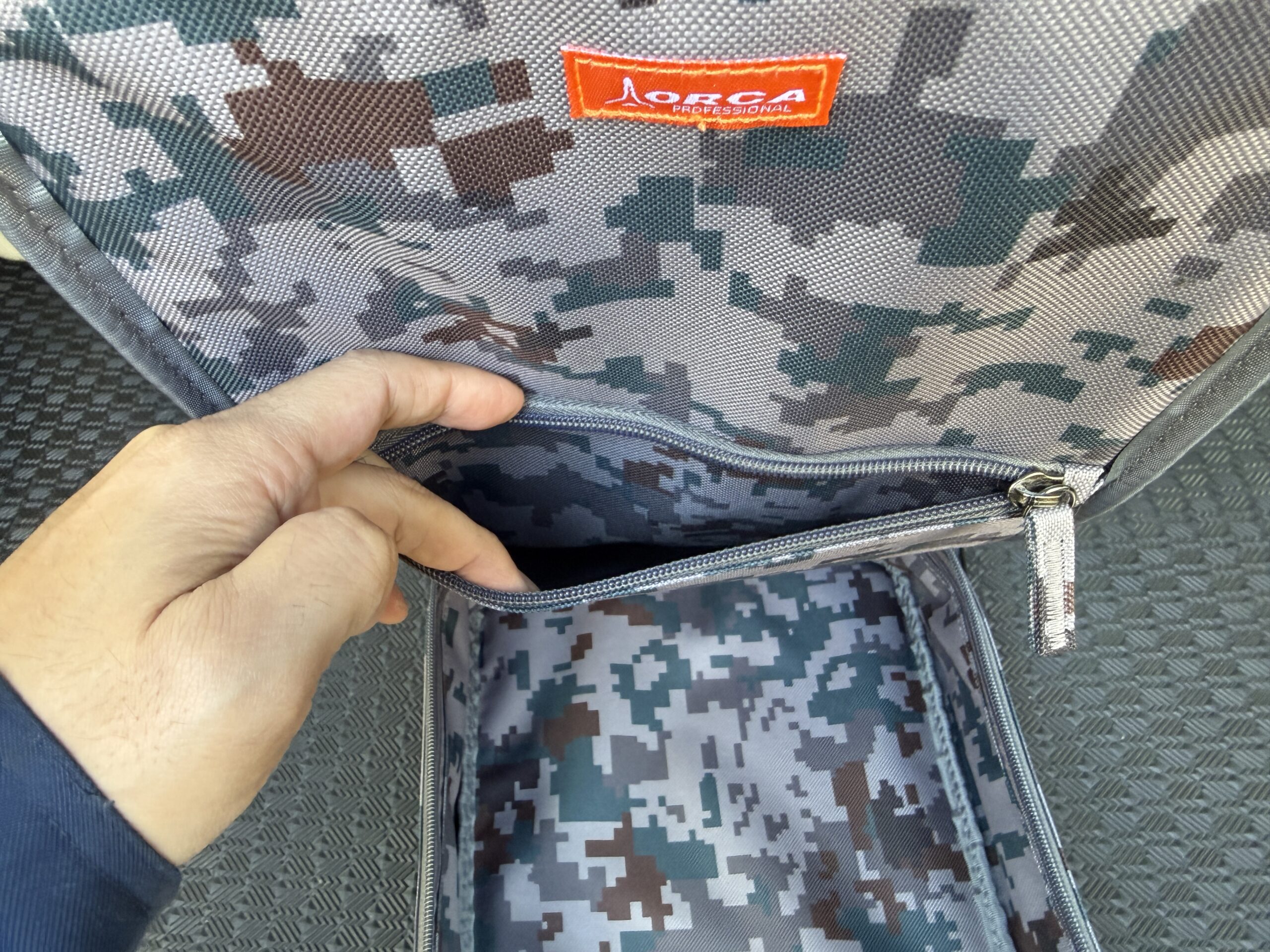 ポケットと左手