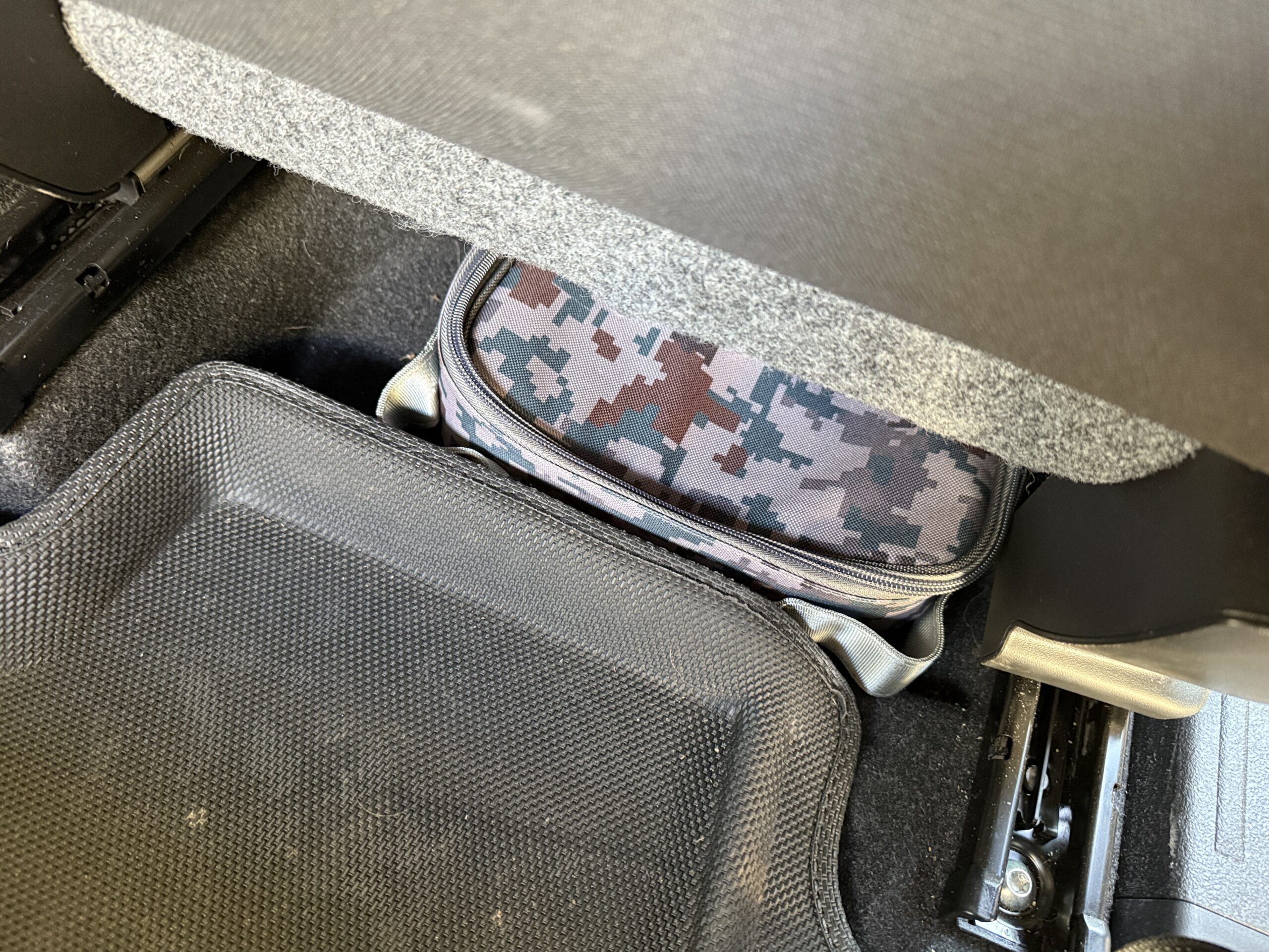 フロアマットを付けた状態で収納したワイルドグースのバッグ