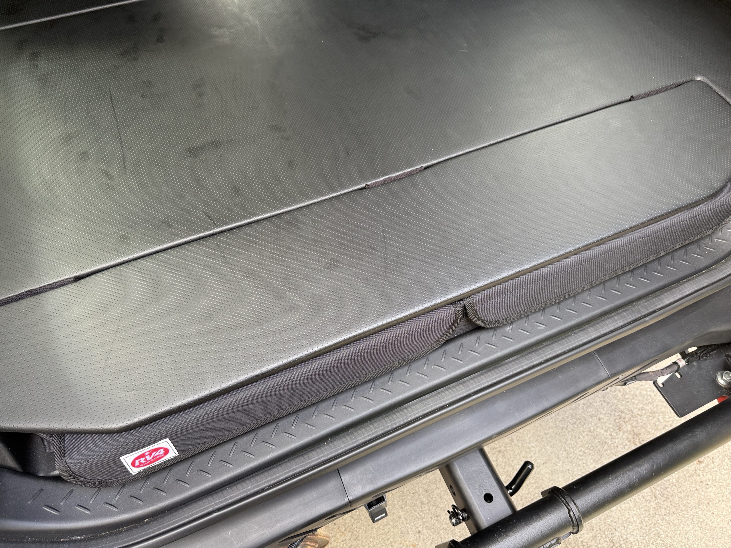 ケイプロダクツのフラットボードとワイルドグースの荷室フラットソフトボックスの組み合わせ