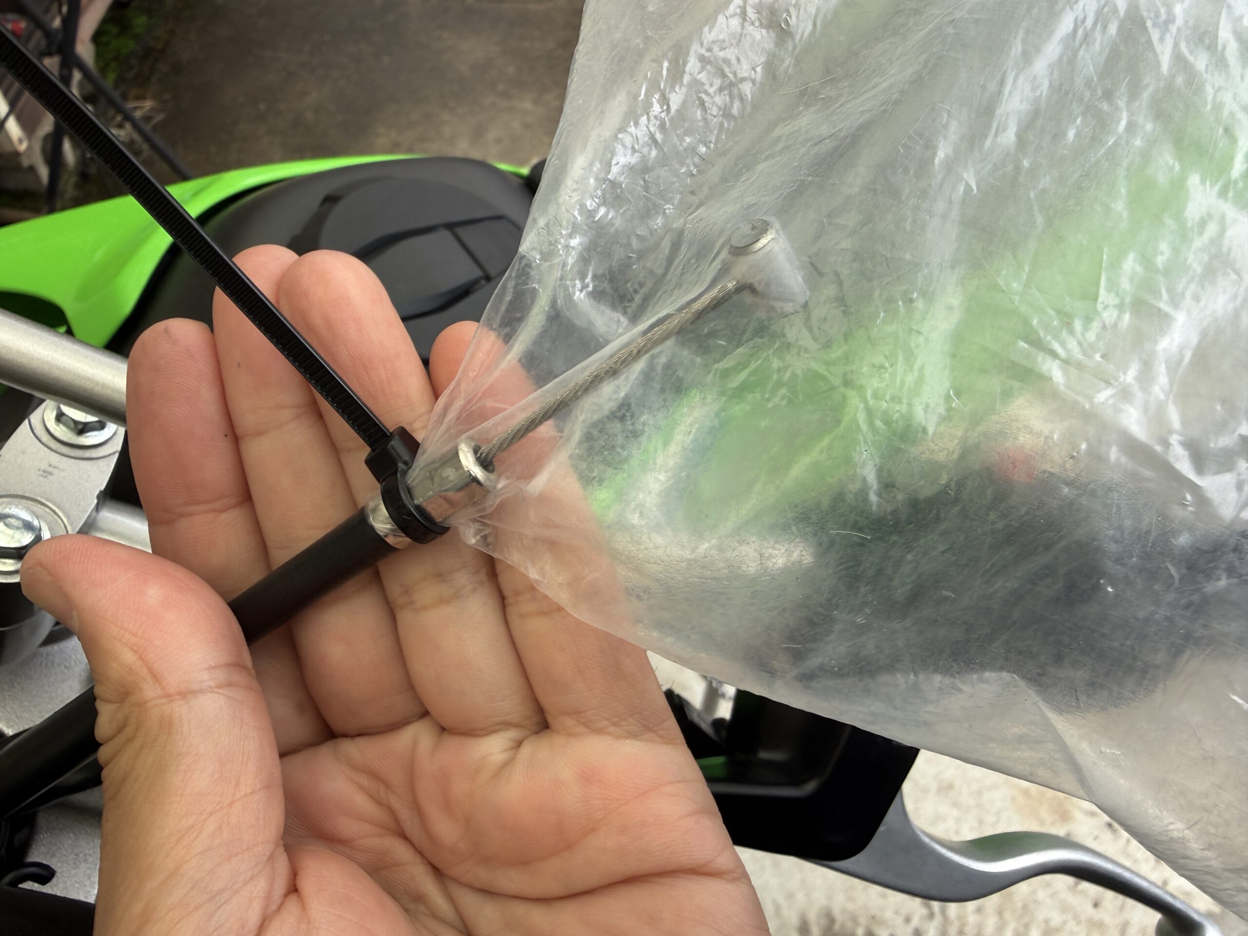 クラッチワイヤーの給油