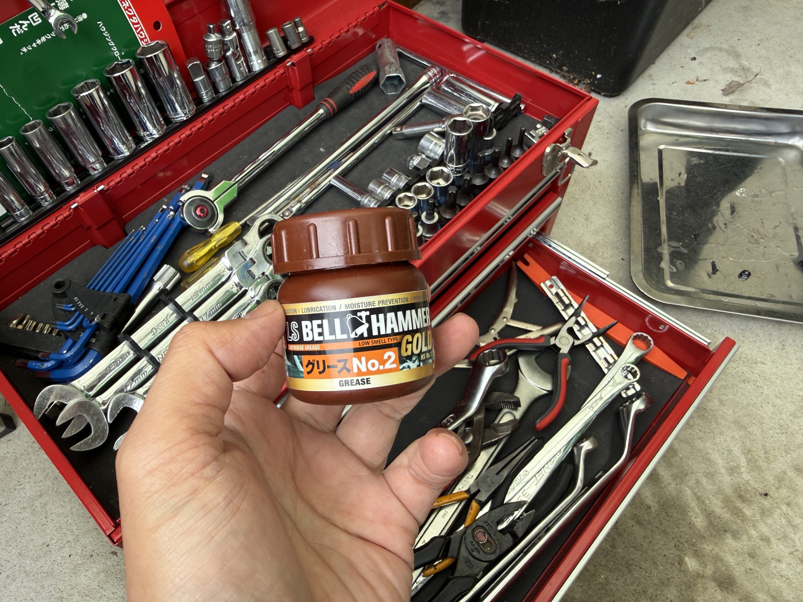 ベルハンマーグリスと工具箱