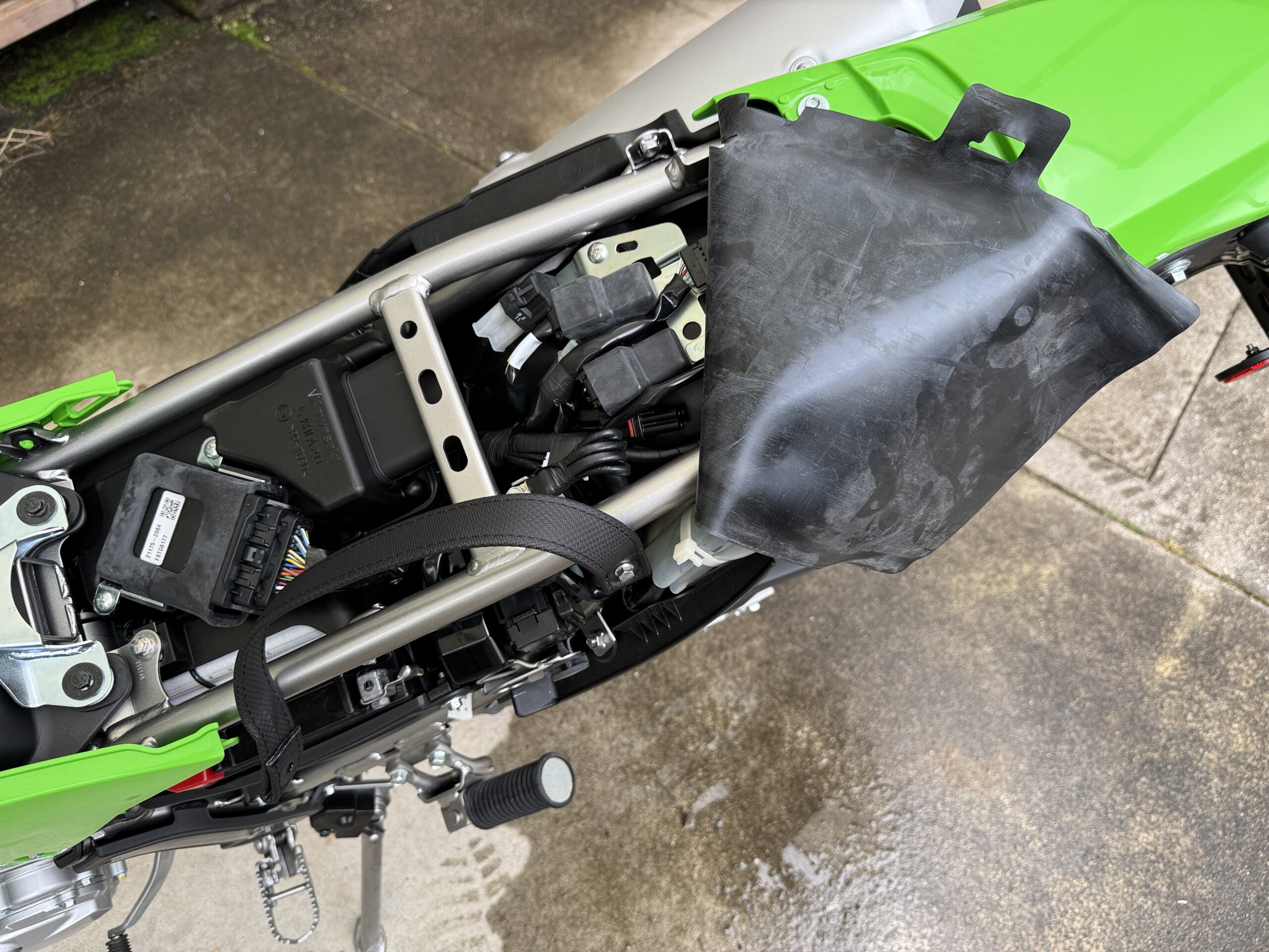 シートを外したKLX230