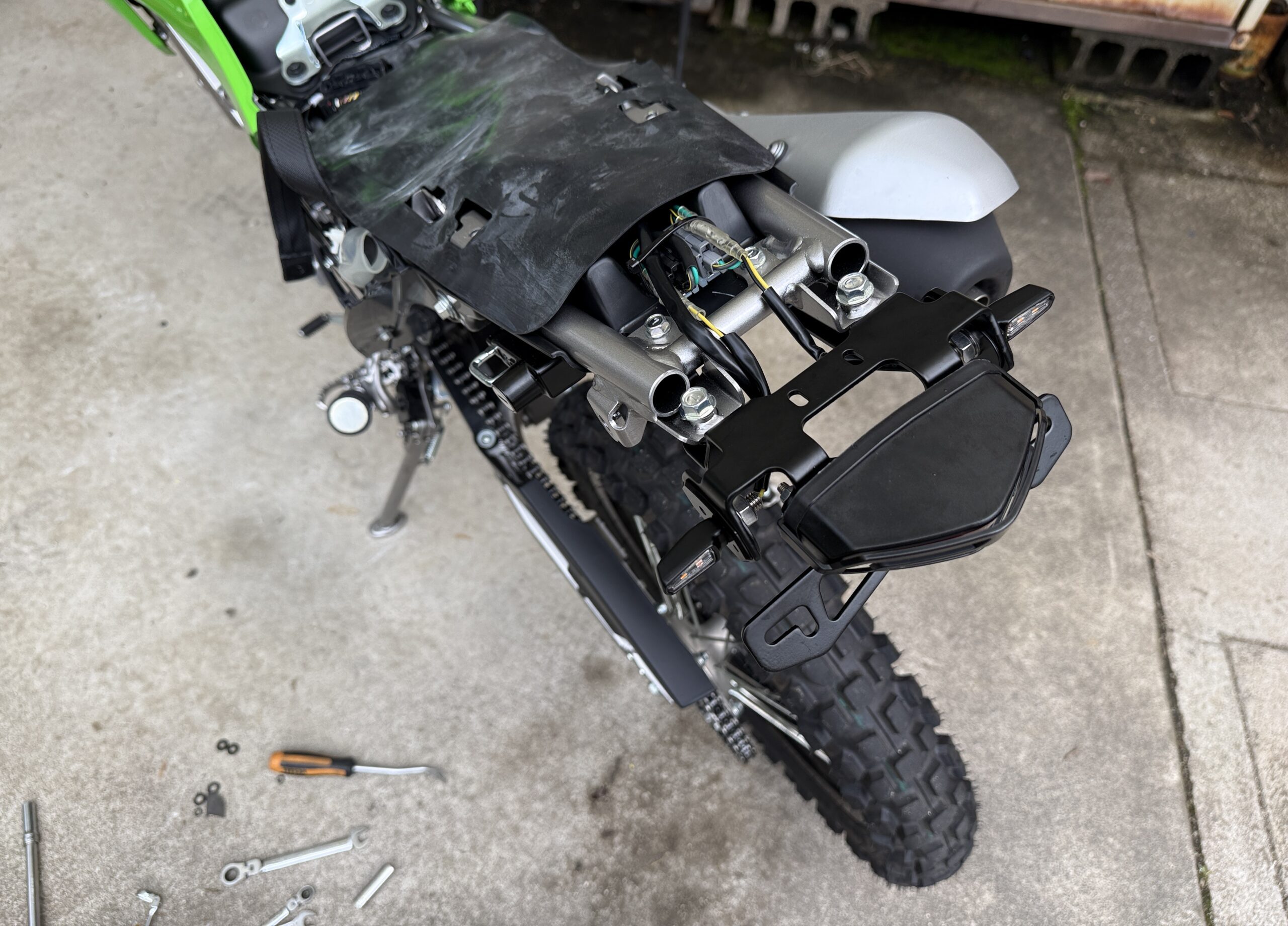 ZETAのフェンダーレスキットを付けたKLX230