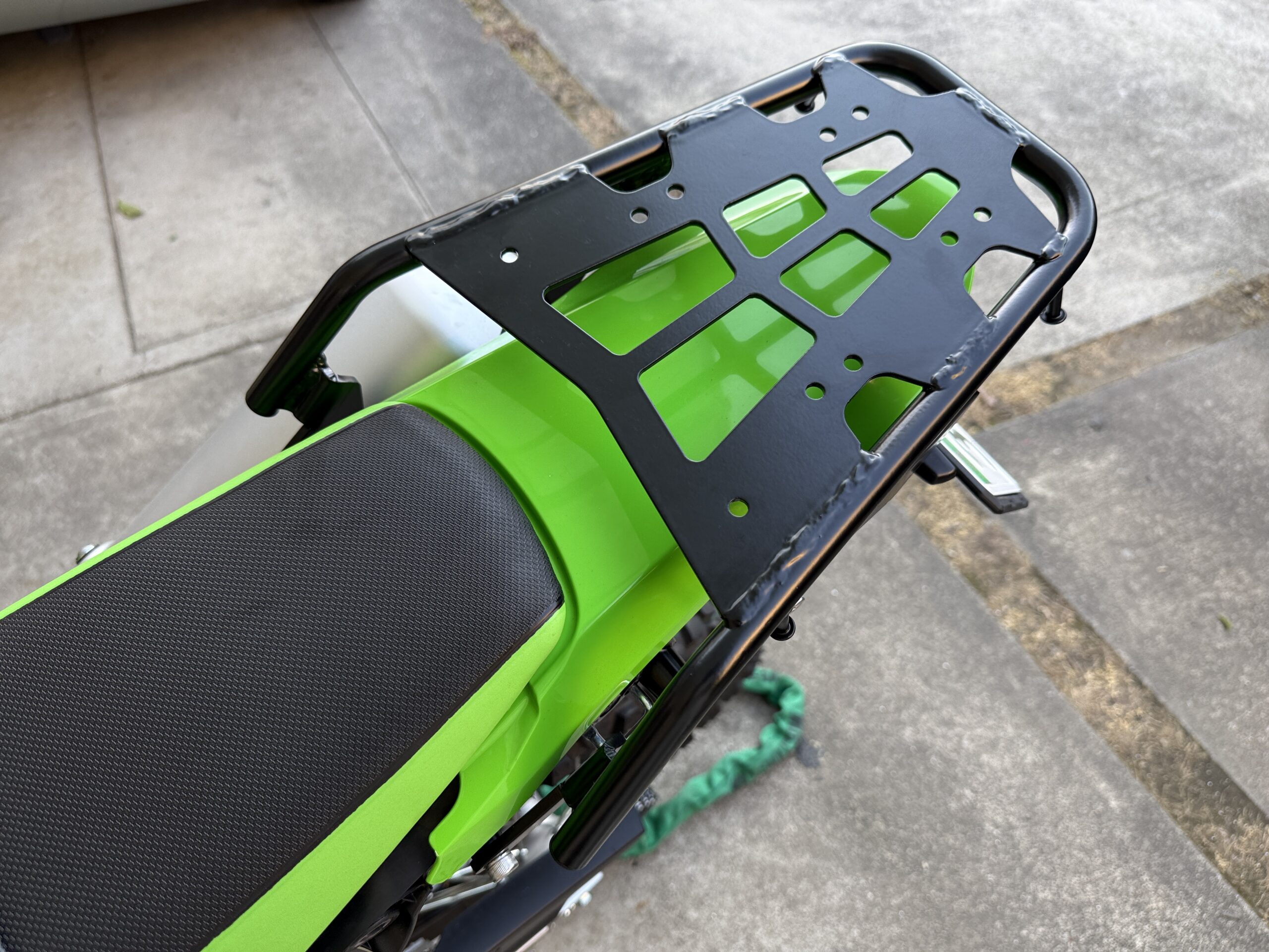 KLX230にDRCのキャリアをつけた状態