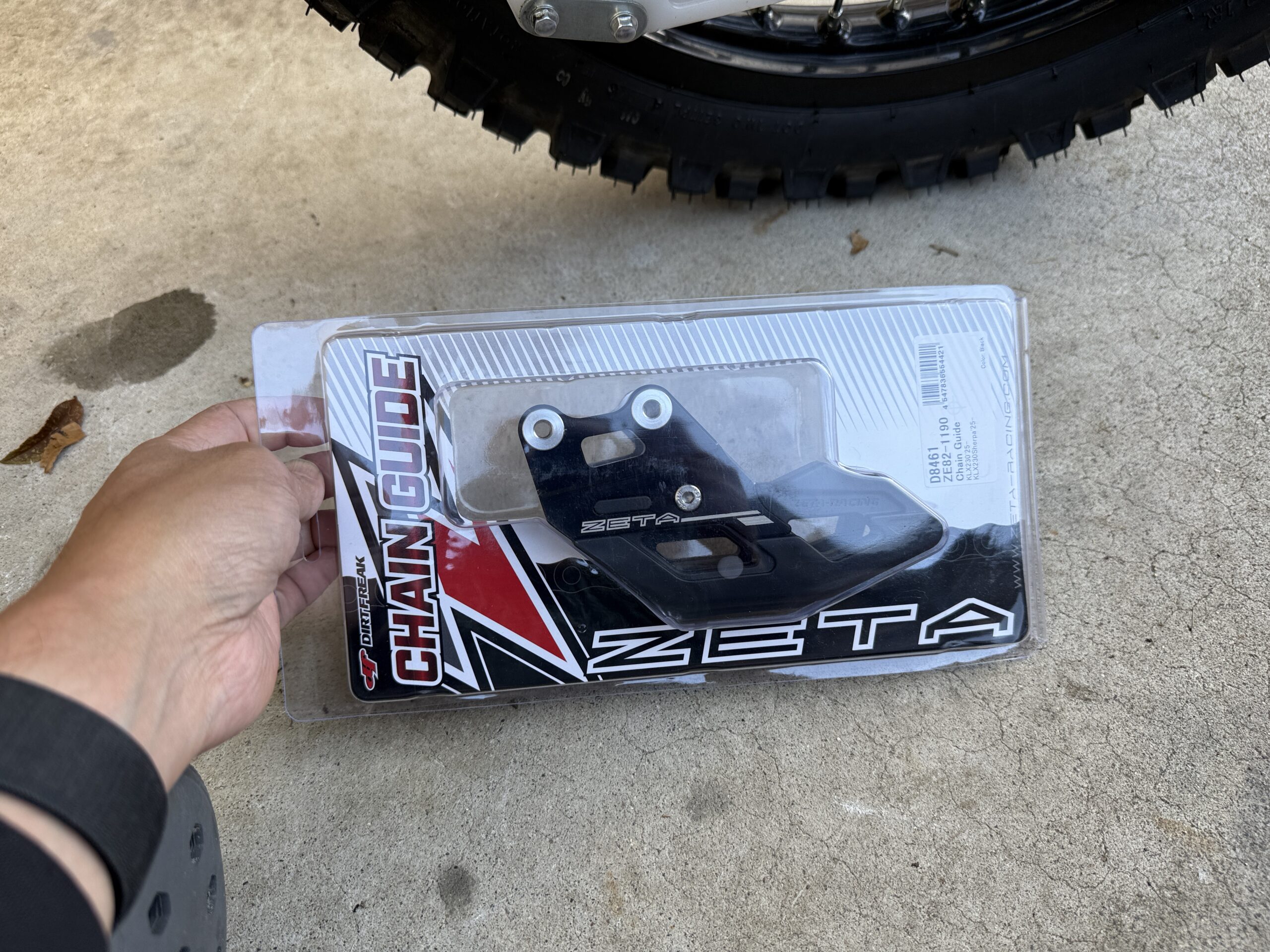 ZETAのKLX230用のチェーンガイド