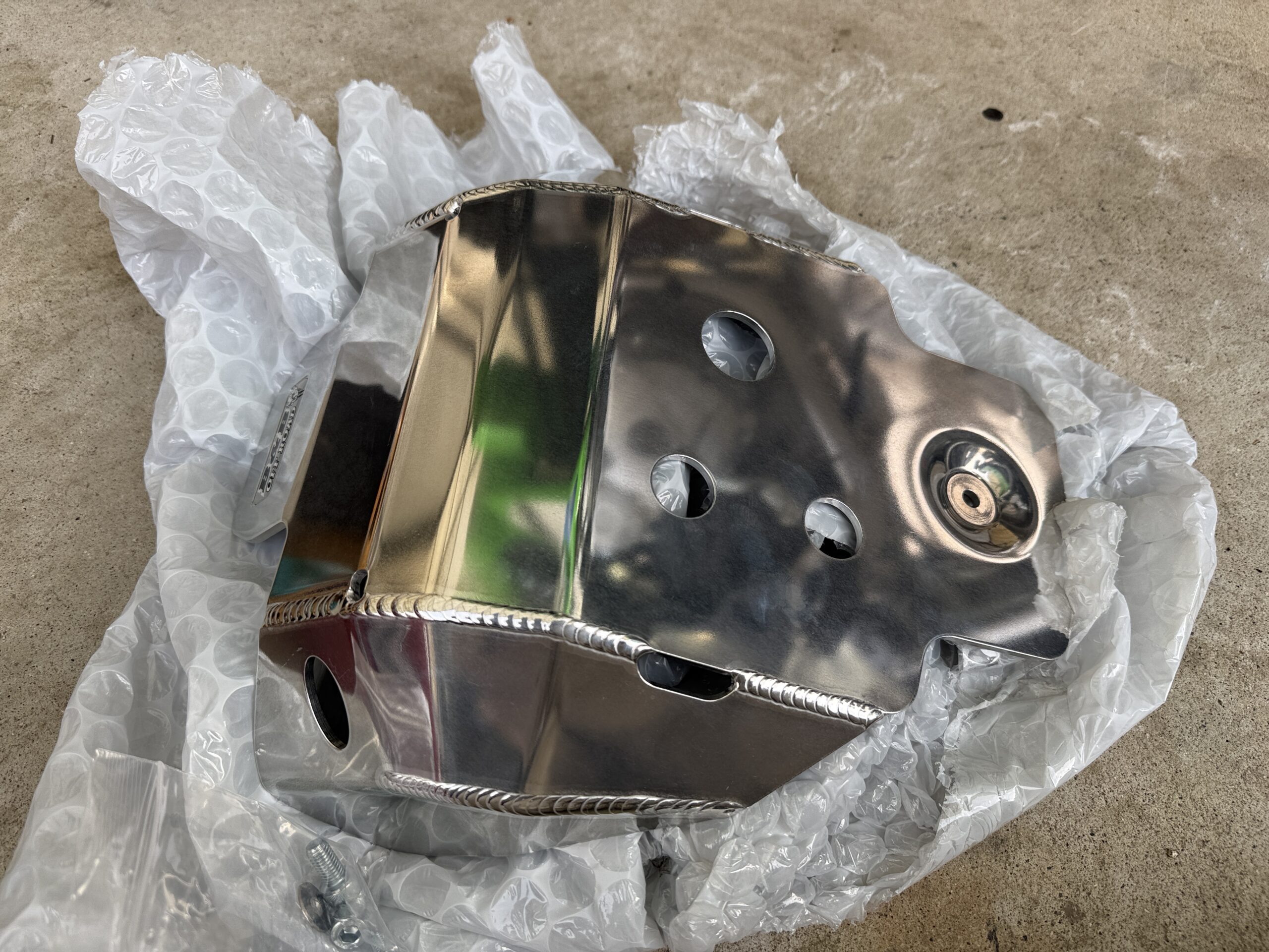 KLX230のバッシュプレート