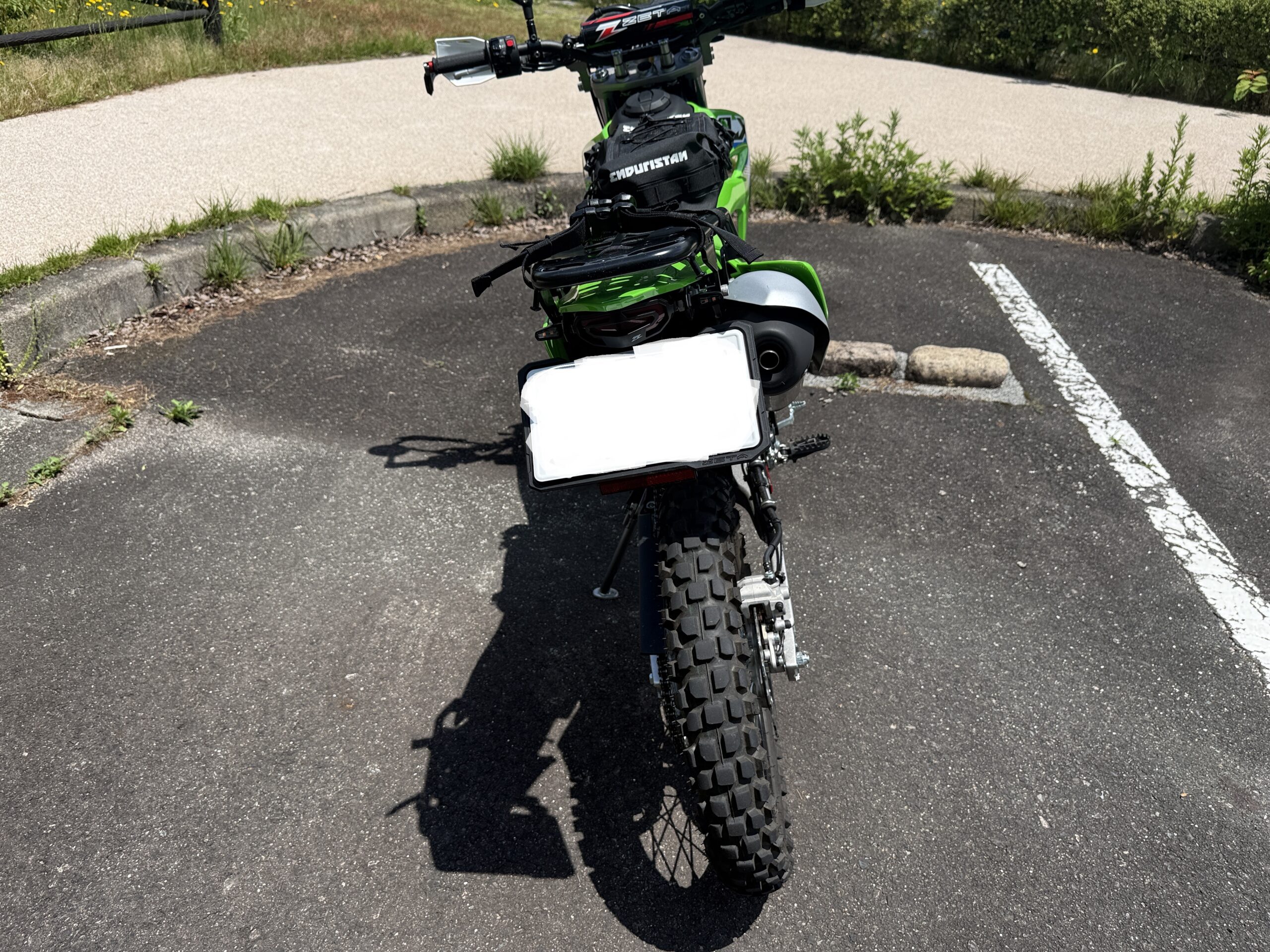 ナンバーを隠したKLX230