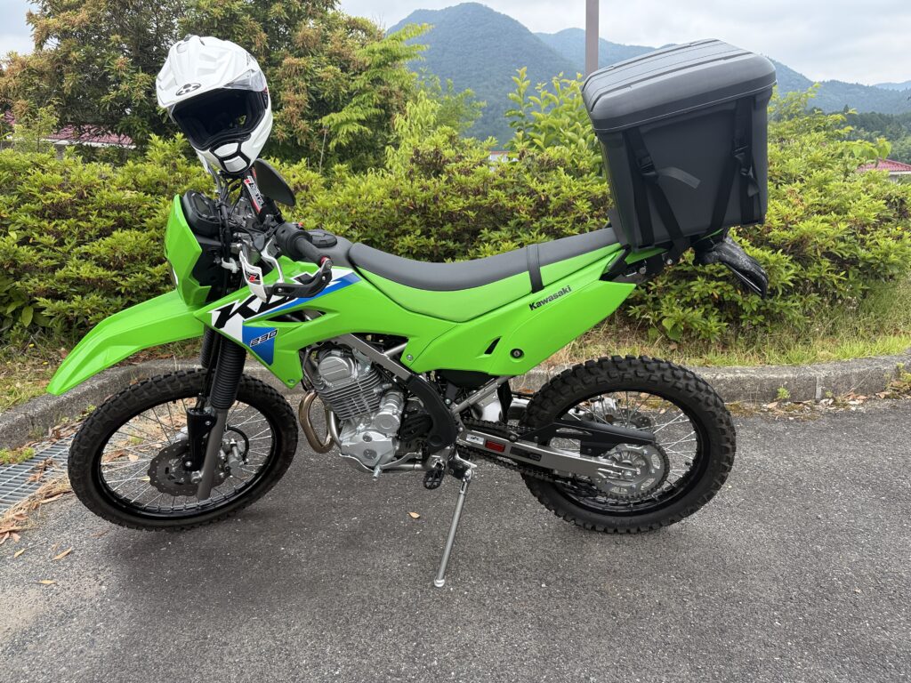 ボックスを付けたKLX230