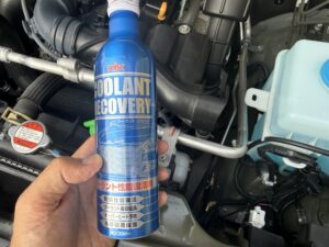 古河のクーラントリカバリーとジムニーのエンジンルーム