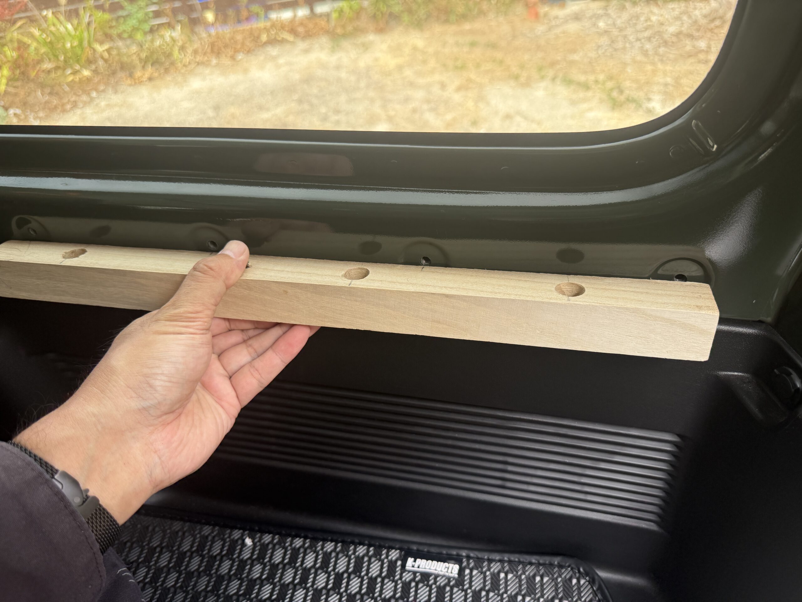 木材を車で位置決め