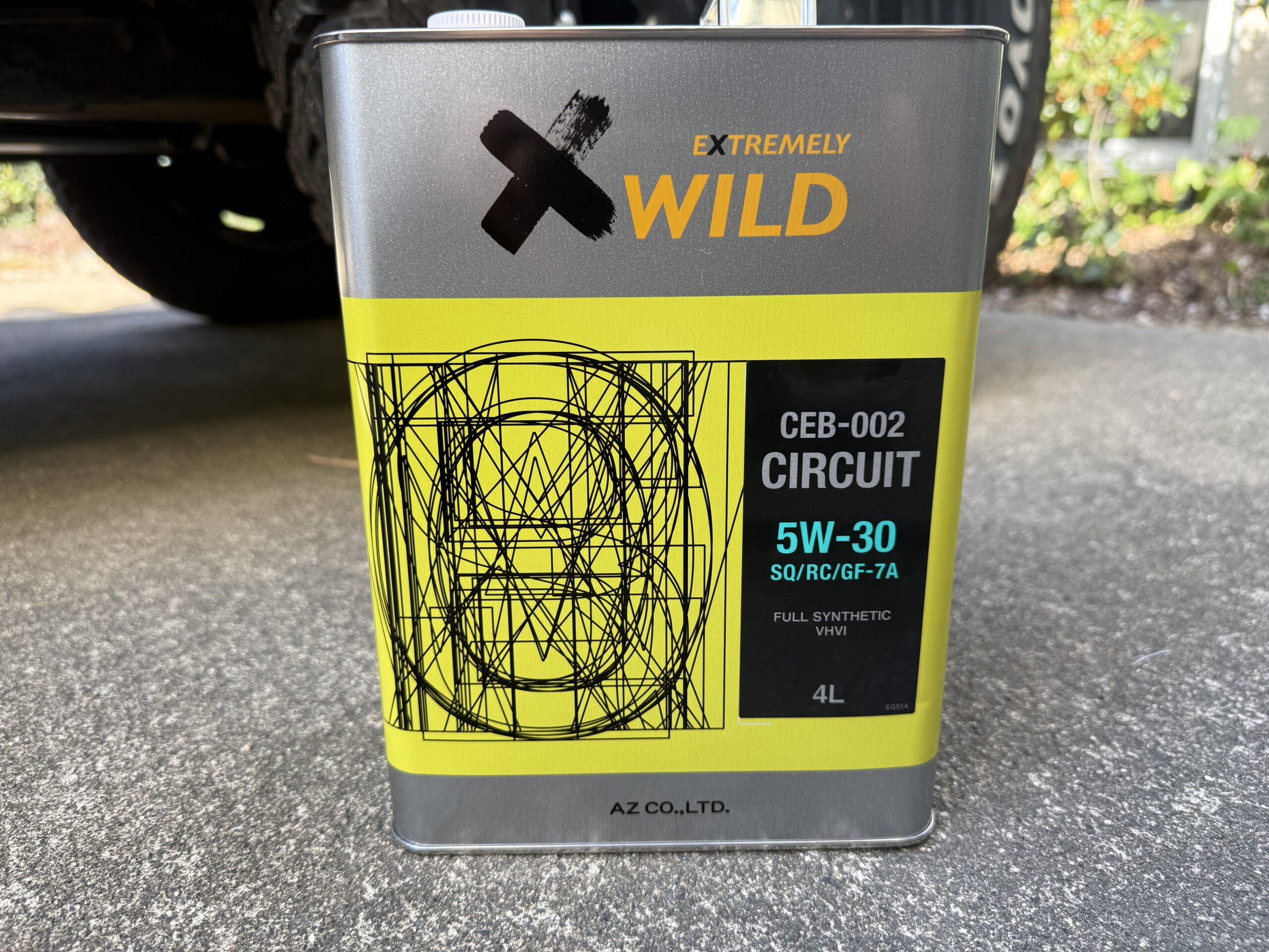 AZ EXTREMELY WILD CEB-002 CIRCUIT 5W-30 4L缶のパッケージ