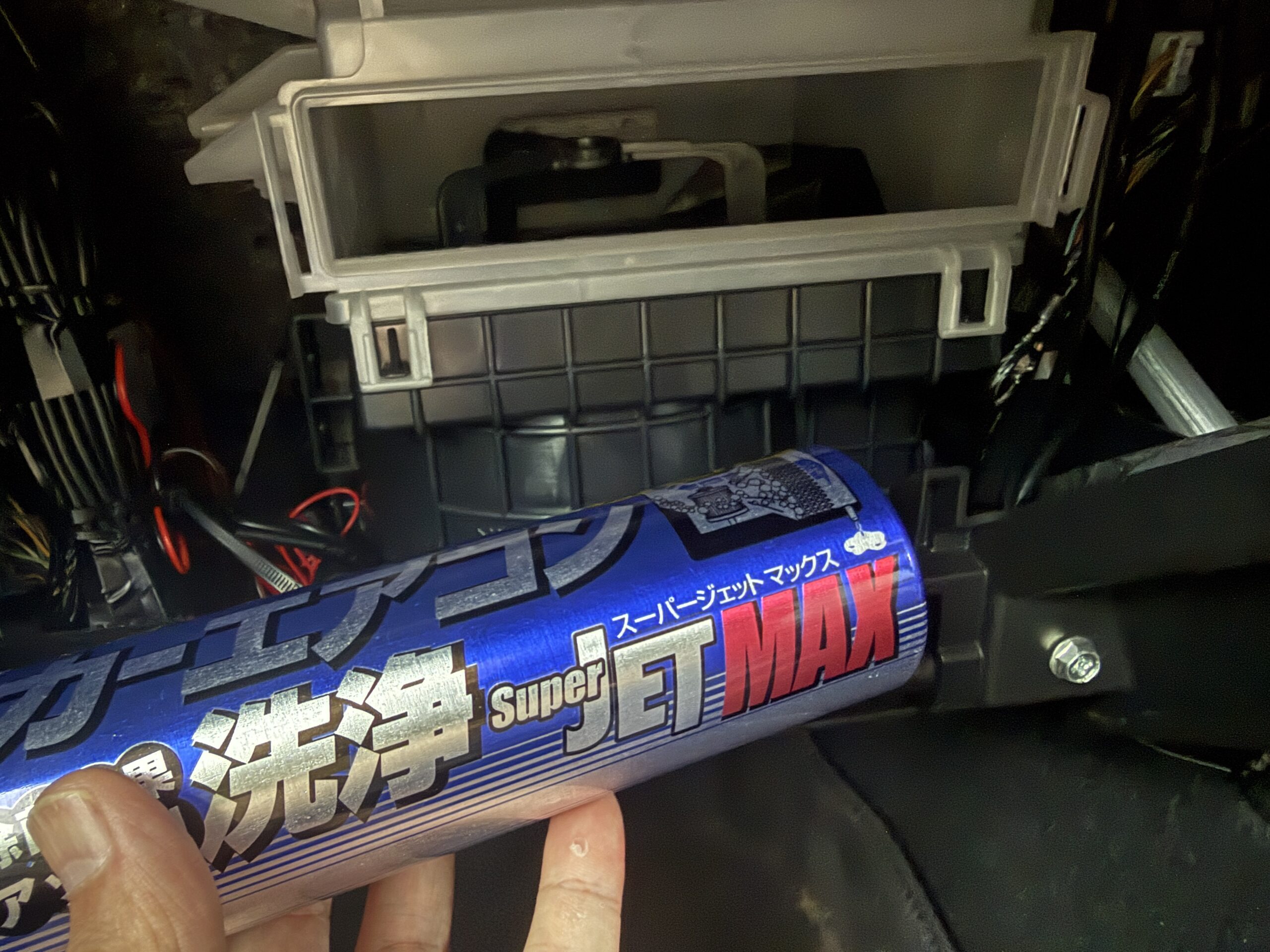 ジムニーJB64のエアコンフィルター取り付け部分とSuper JET MAX